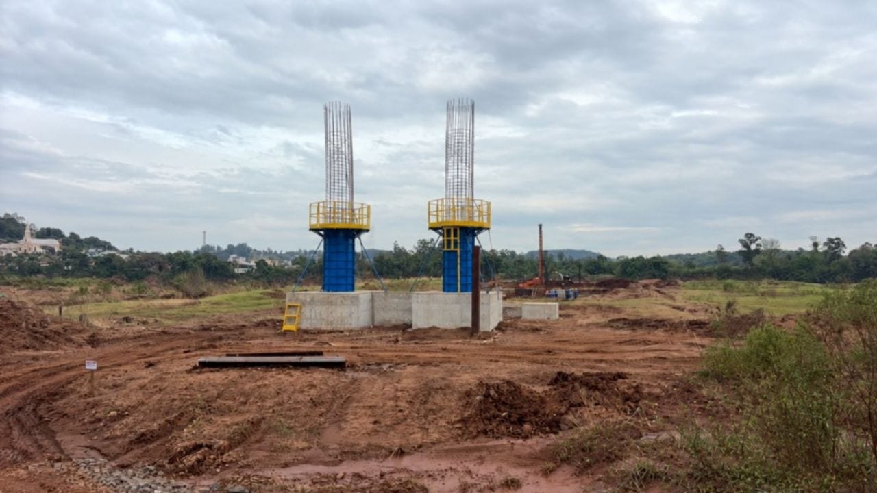 Ponte dos Vales recebe primeiros pilares e obra de R$ 288 milhões avança no Vale do Taquari
