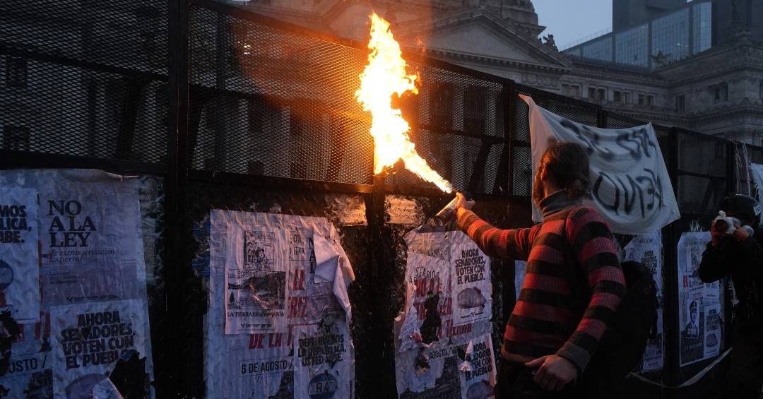 Senado argentino aprova lei de terras de Milei sem cláusula sobre áreas queimadas