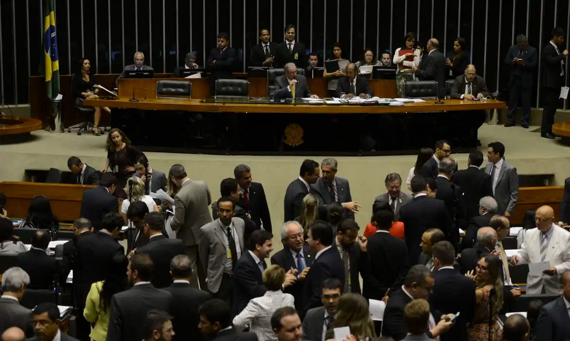 Esquerda elege 47 deputadas federais, recorde em um Congresso branco e masculino: ‘O machismo não pode decidir quem ocup