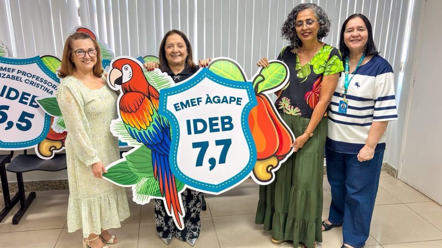 Aracaju entrega placas às escolas com melhores notas no Ideb 2025