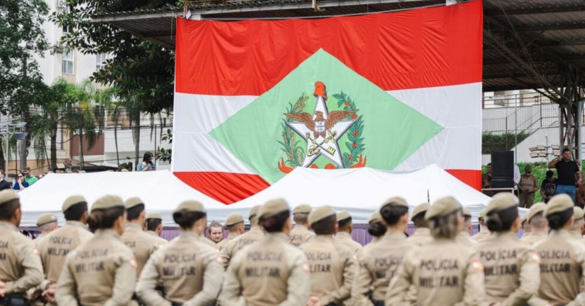 Em Florianópolis, Governador de SC acompanha formatura de 948 novos soldados da PMSC