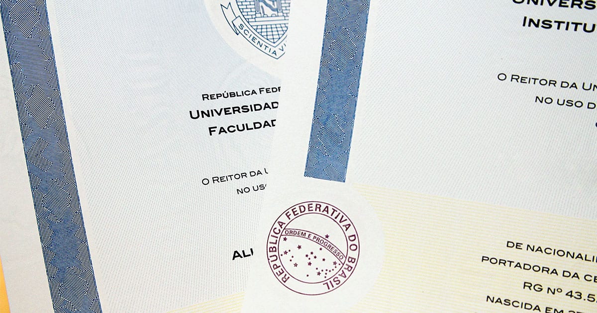 Diplomas de graduação da USP passam a ser emitidos apenas em formato digital