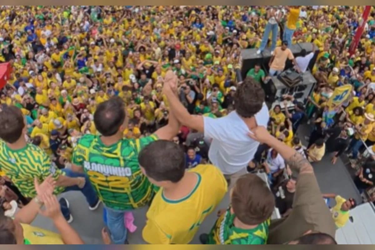Nikolas diz que Flávio e Jair subirão a rampa do Planalto se eleito
