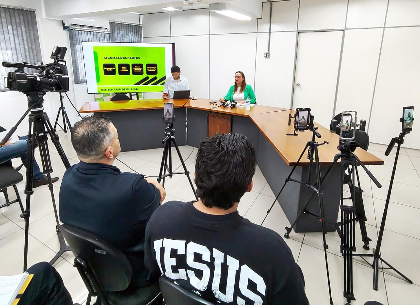 Prefeita reduz secretarias