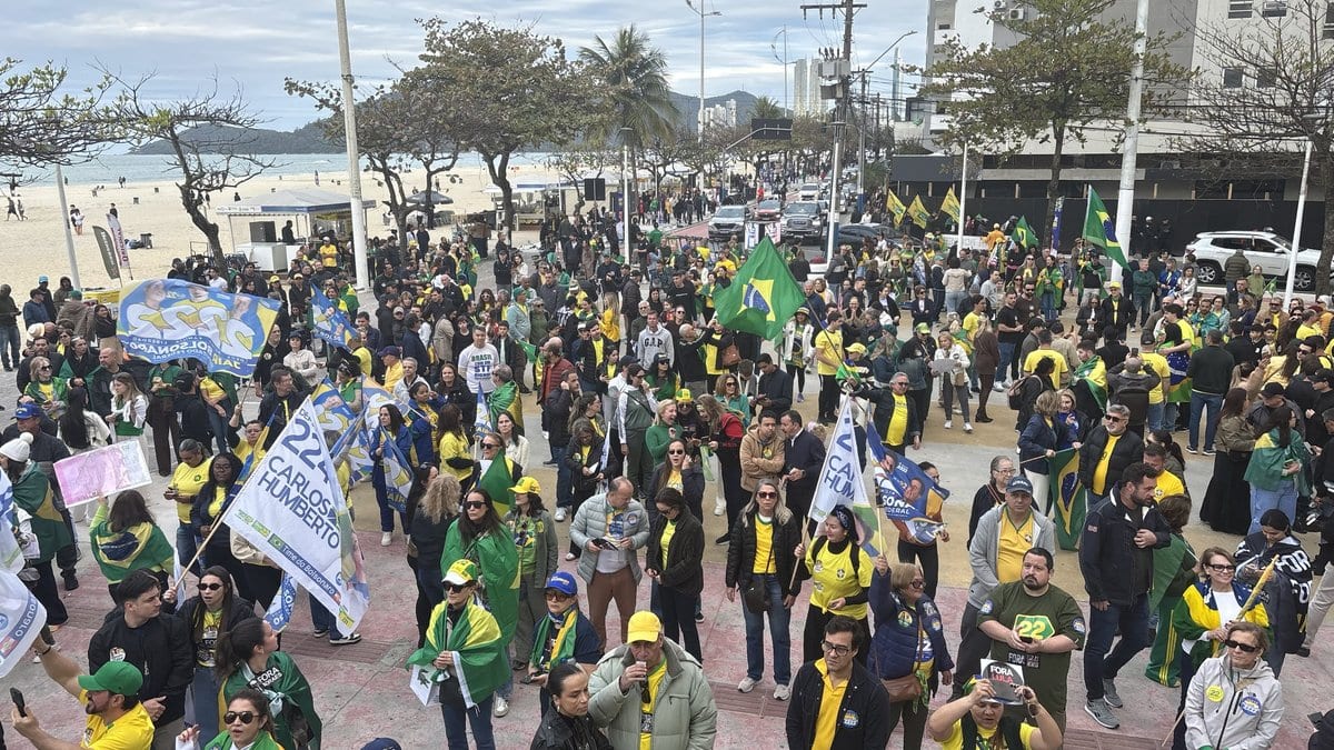 3 mil pessoas protestam contra o STF em Balneário Camboriú no 7 de Setembro