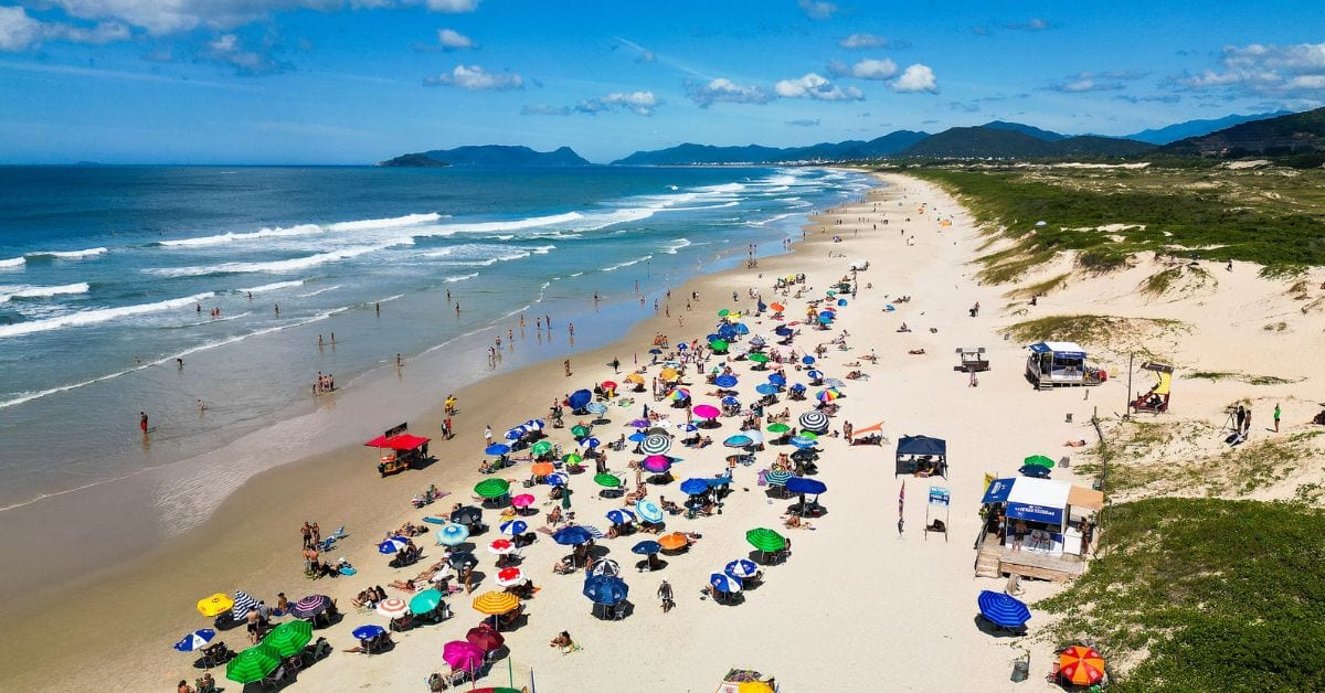 Florianópolis abre inscrições para comércio ambulante nas praias e muda regras para o verão