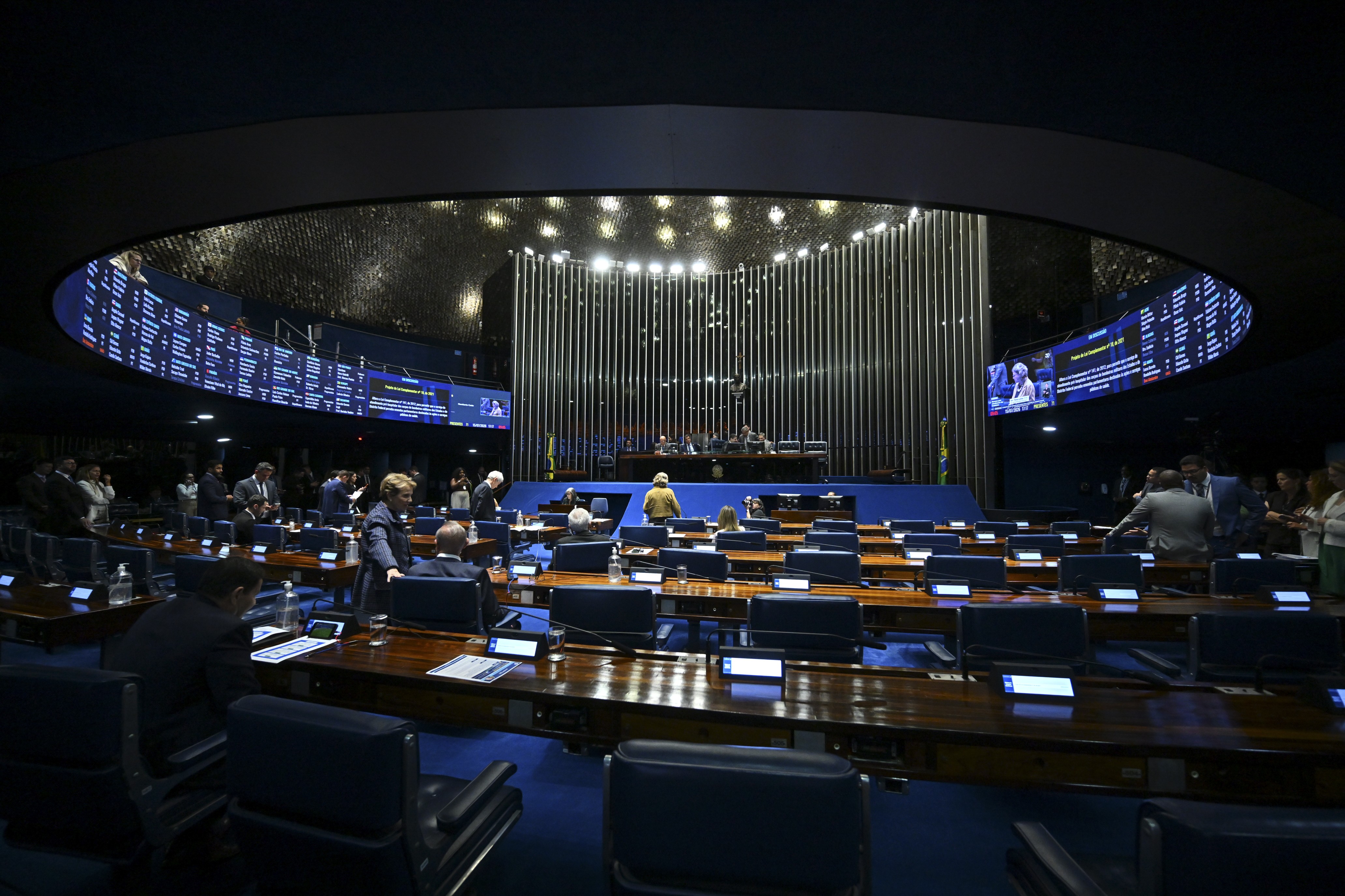 Oito candidatos confirmados ao Senado pelo Amazonas em 2026