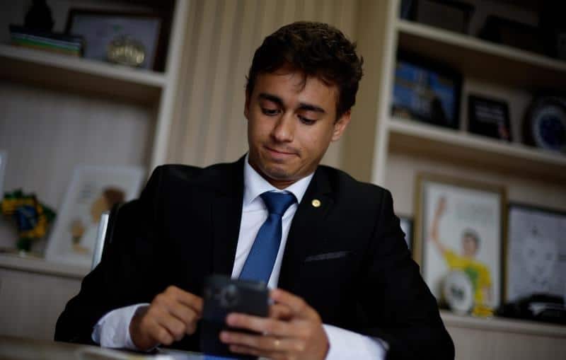Áudios vazados revelam pedidos do deputado Nikolas Ferreira a ex-dono do Banco Master para liberação de ativo minerário