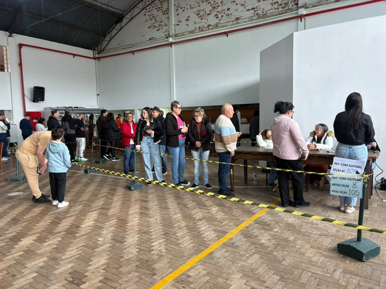 Filas e santinhos: como estão as eleições em Gramado nesta manhã