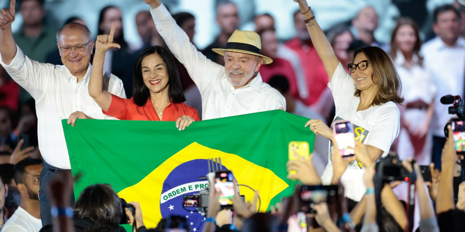 PT lança oficialmente chapa Lula-Alckmin em convenção nacional