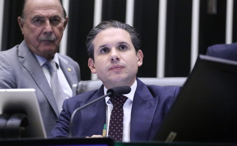 Hugo Motta parabeniza Lula pela reeleição e defende agenda de conciliação no país