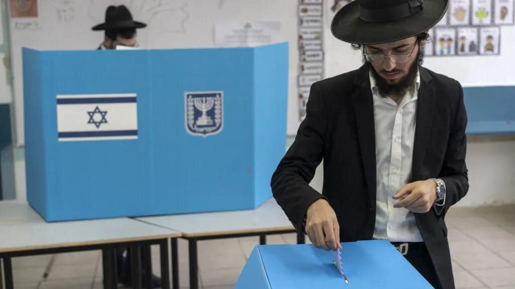 Bloco da oposição lidera por margem estreita nas eleições legislativas de Israel