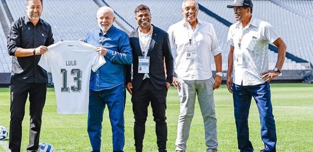 Corinthians parabeniza Lula pela reeleição e exalta a democracia