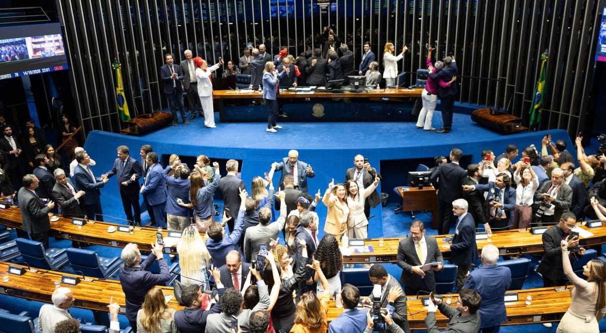 Senado presta homenagem a Paulo Paim, o verdadeiro 'pai da criança'