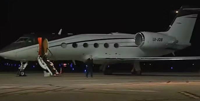Flávio Bolsonaro e familiares cruzam fronteira com a Argentina e viajam em voo privado para o Equador