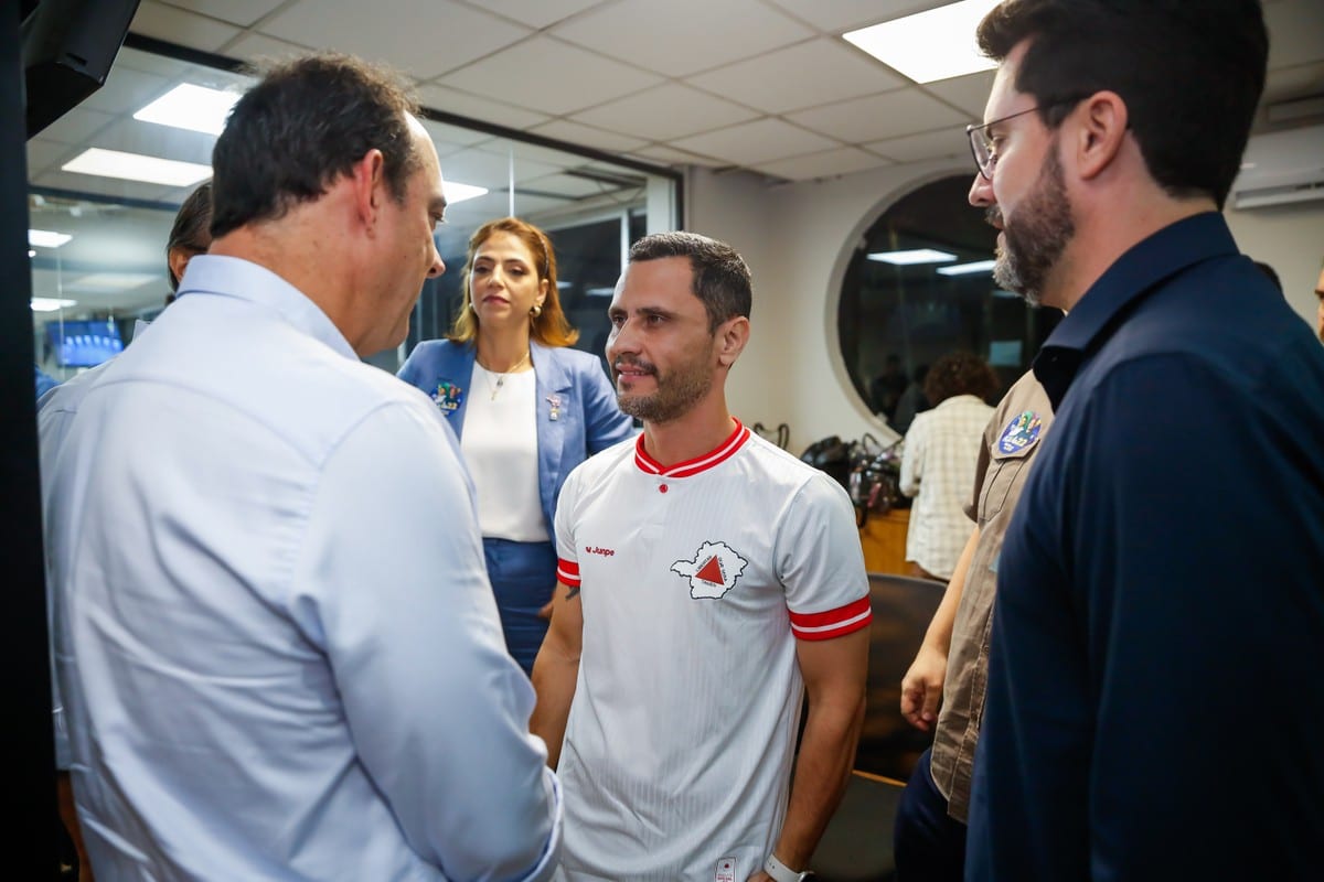 Cleitinho anuncia apoio a Flávio Bolsonaro e culpa o Republicanos pelo atraso
