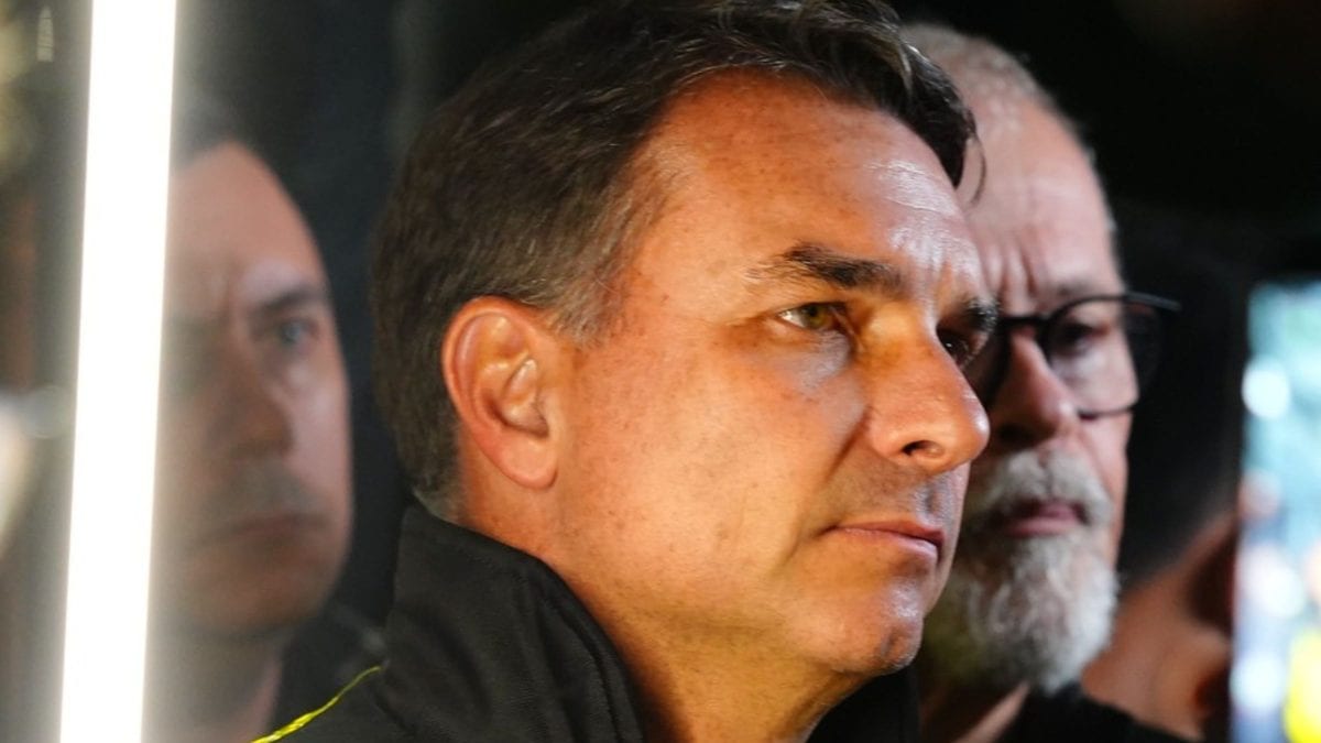 Flávio Bolsonaro não reconhece vitória de Lula e diz que vai pedir anulação das eleições: ‘Não vou aceitar’