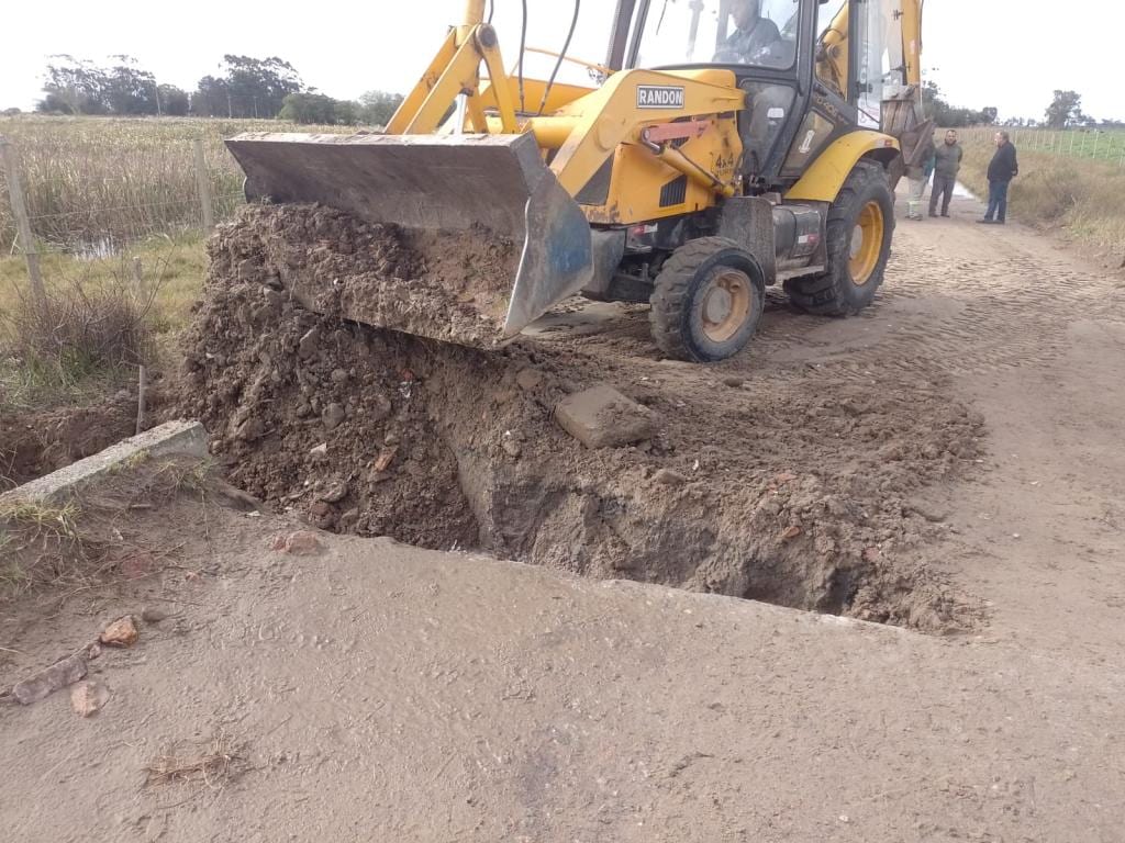 Prefeitura recupera pontilhão do Corredor do Mel após rompimento