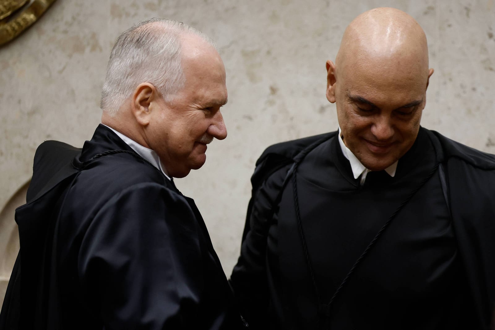Fachin diz que ministros do STF devem ter limites e que anunciará medidas cabíveis