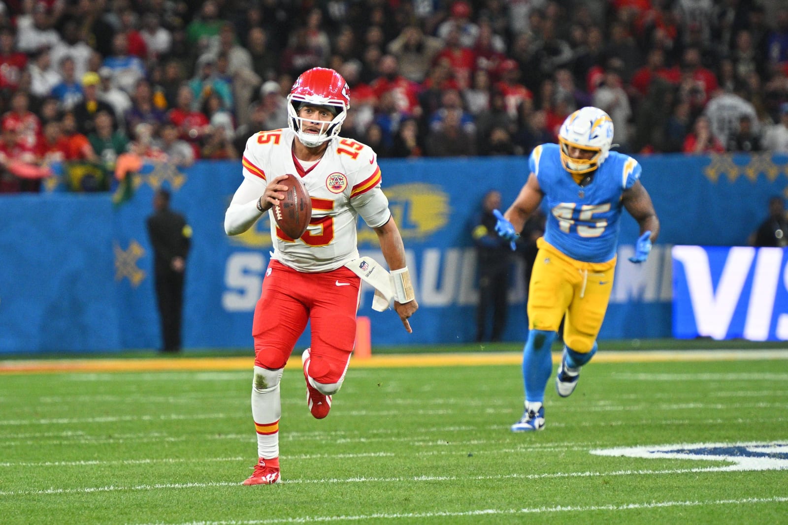 Estudo revela impacto das 'batidas repetitivas na cabeça' entre jogadores da NFL
