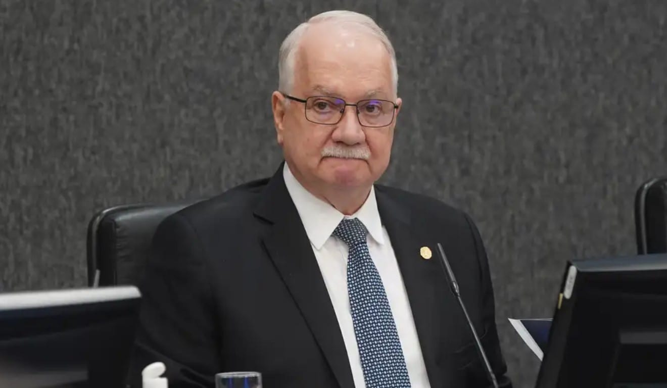 Fachin cancela três sessões e avalia reduzir exposição no STF