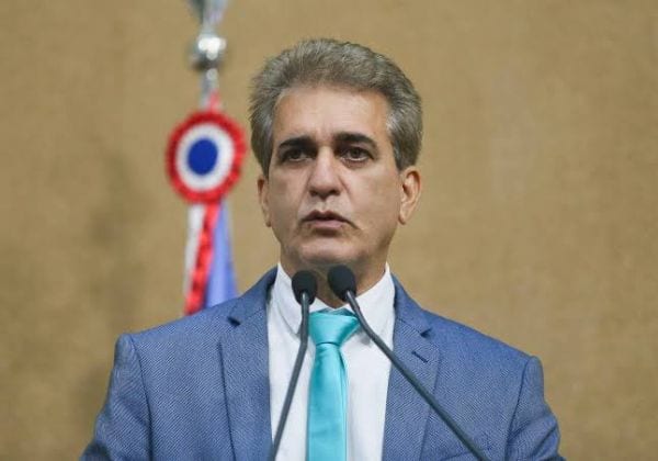 EUA virou asilo para delinquentes, dispara deputado Robinson sobre fuga de Flávio Bolsonaro