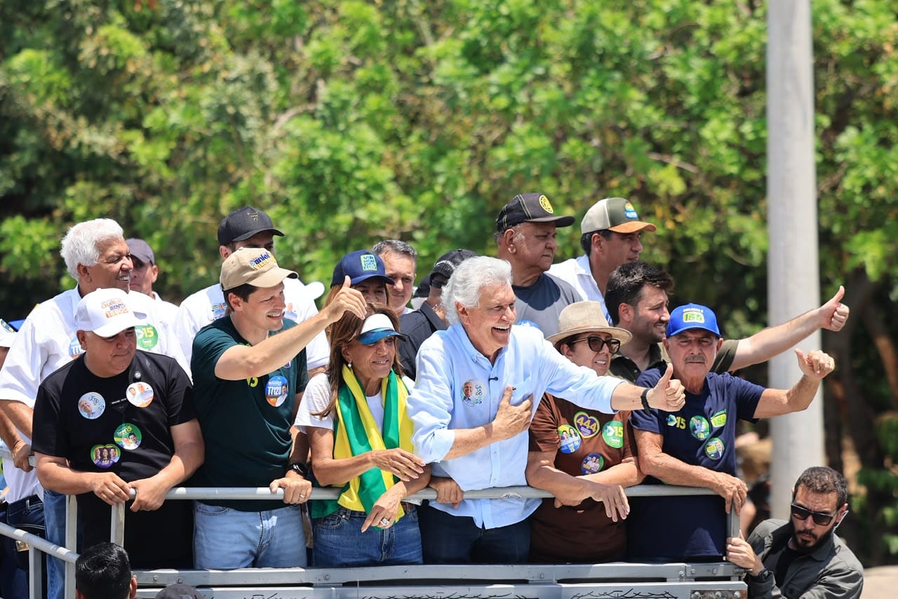 Caiado diz que "Daniel é bom de serviço e competente" em carreata na Cidade de Goiás
