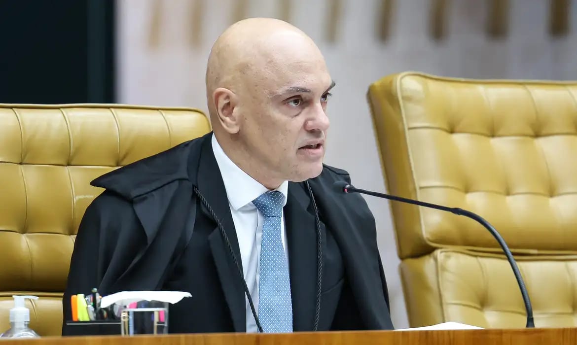 Moraes autoriza visitas de Flávio a Jair Bolsonaro