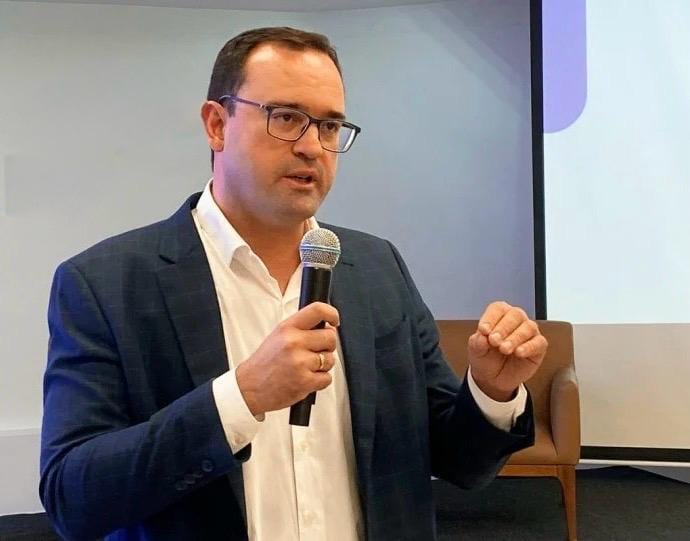 “Temos que deixar de sustentar vagabundo e botar quem está parado para trabalhar”, reforça deputado eleito Diogo Siqueir
