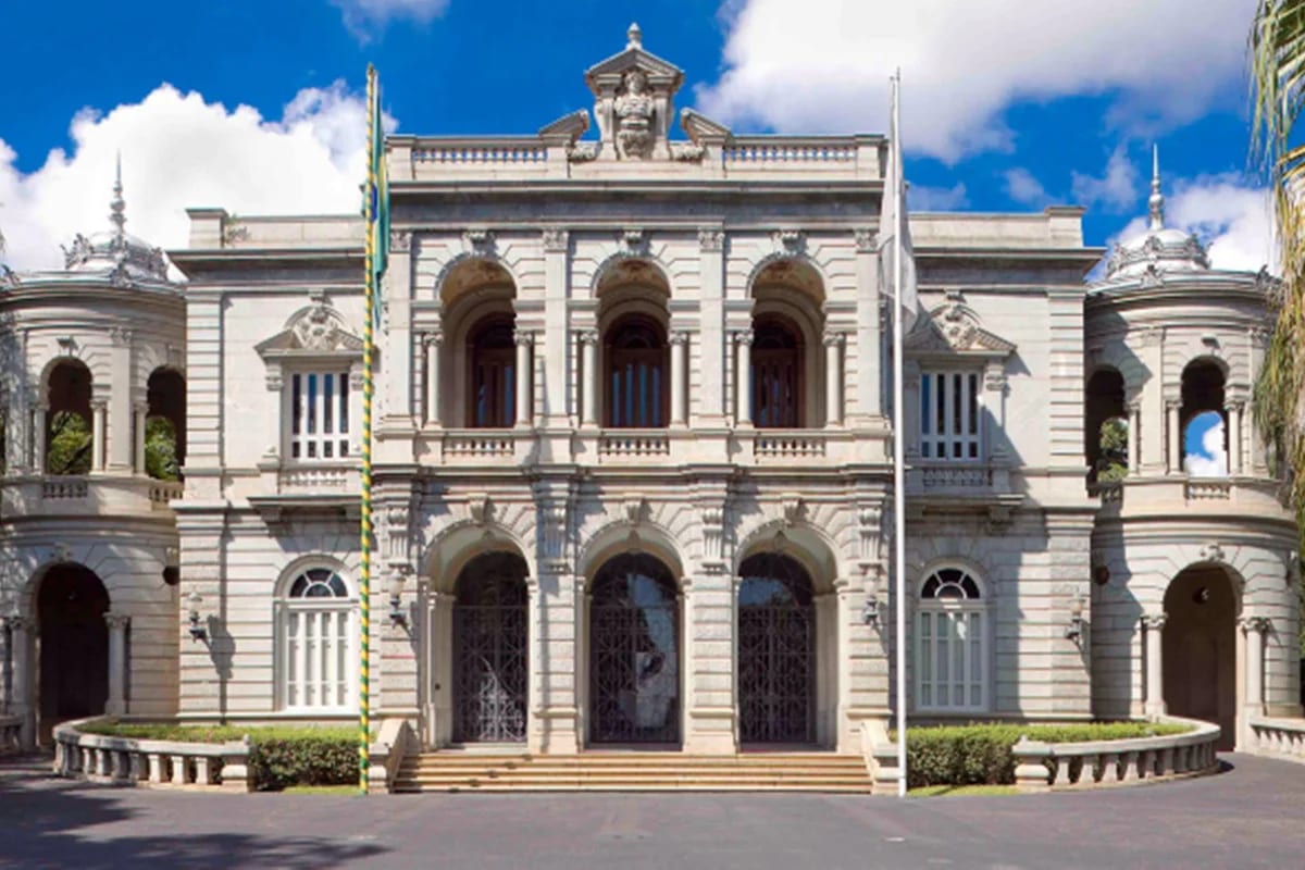 Seis dos 11 candidatos a governador de MG elegem Juscelino Kubitschek