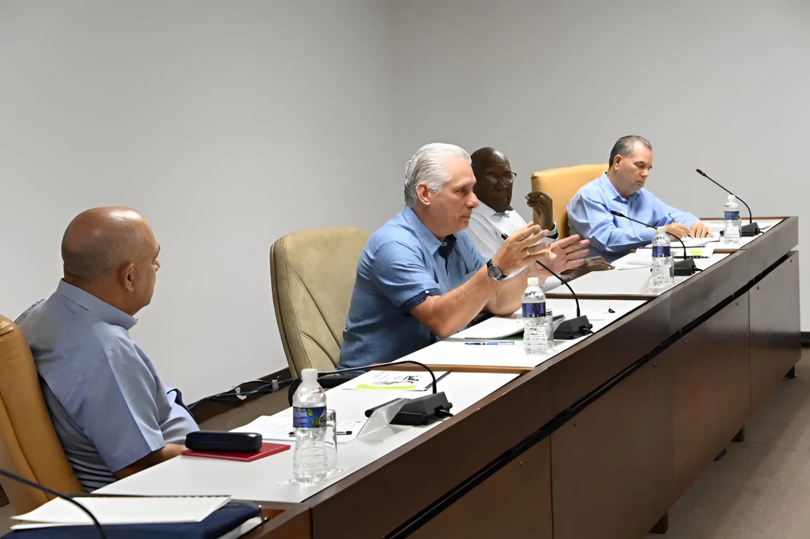 Díaz-Canel pede aumento da produção e aplica 176 reformas no campo cubano