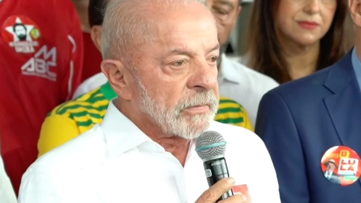 Lula diz que Flávio nunca fez lei e não tem projeto aprovado