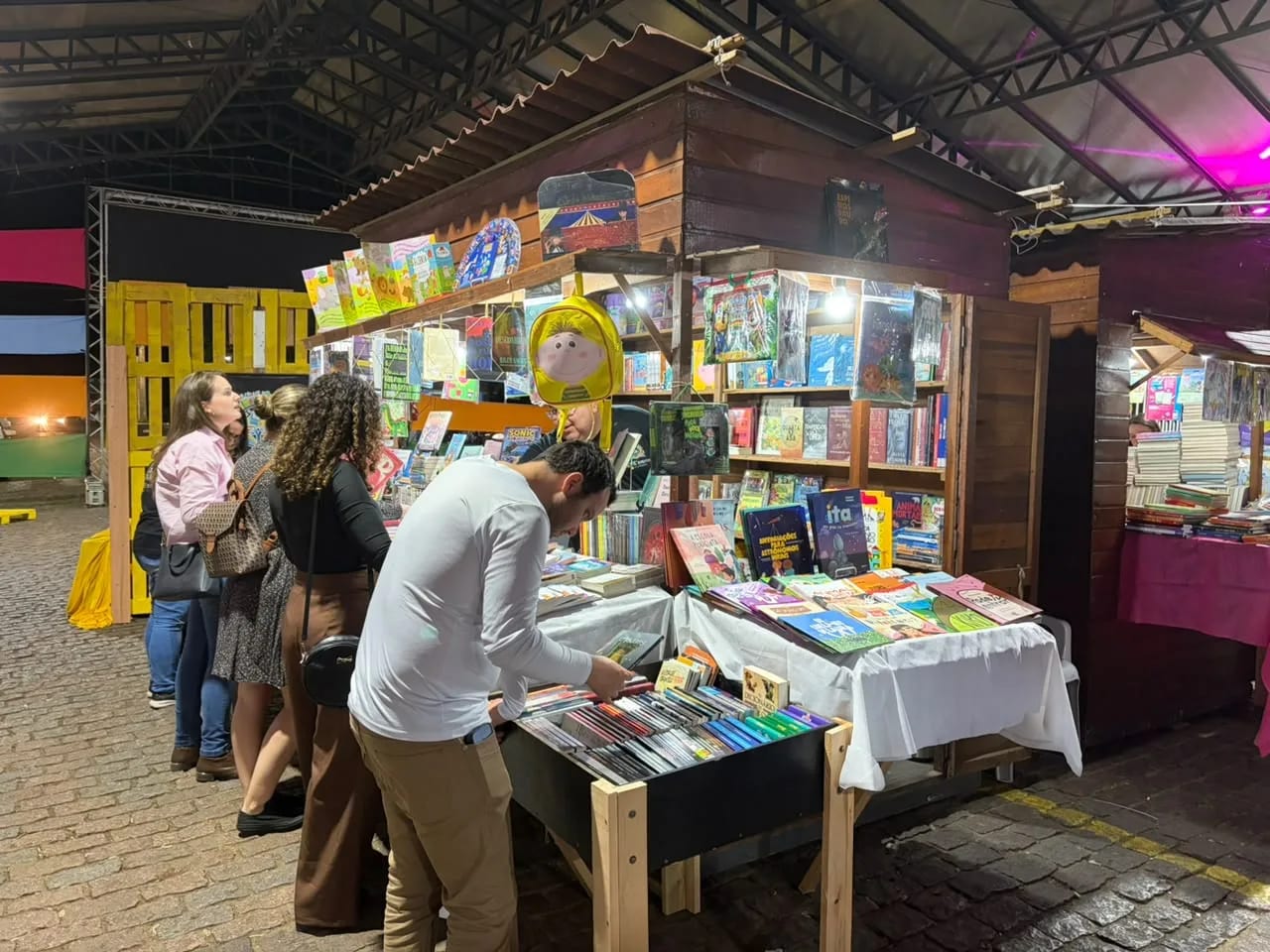 Feira do Livro encerra nesta sexta