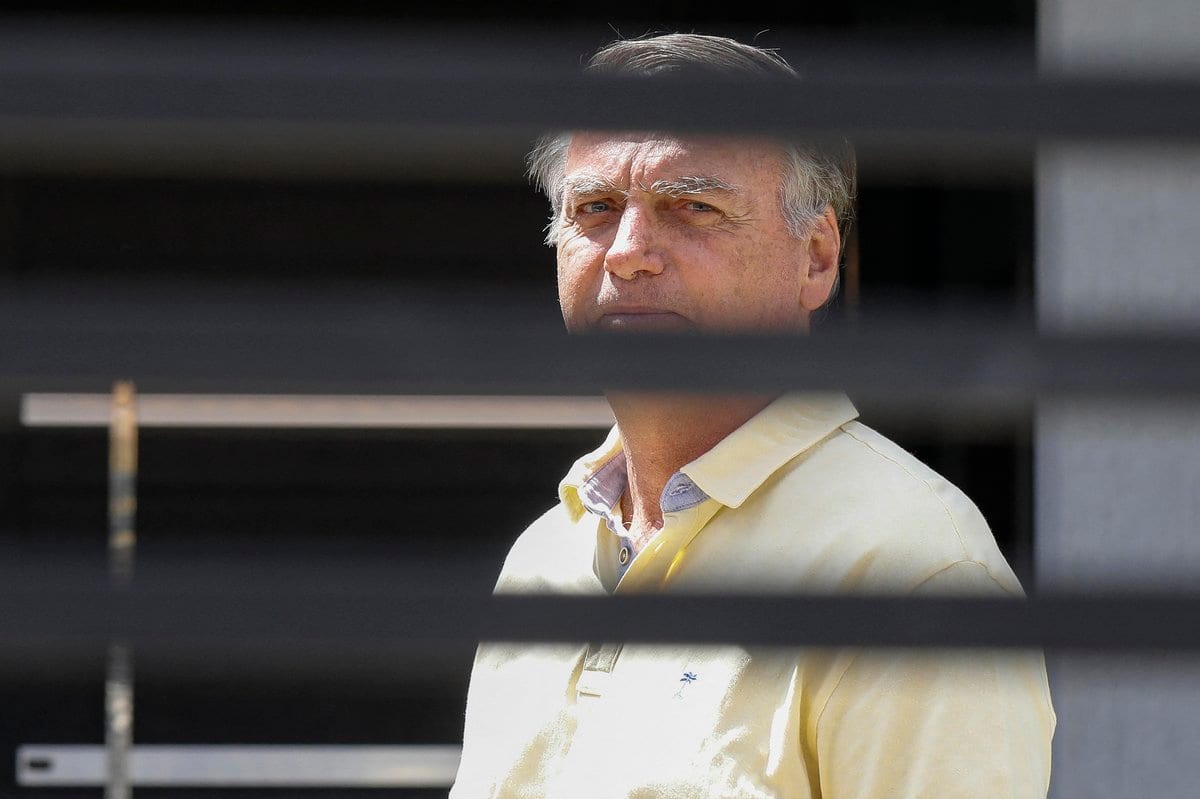 Moraes autoriza Bolsonaro a receber 10 convidados para aniversário da filha