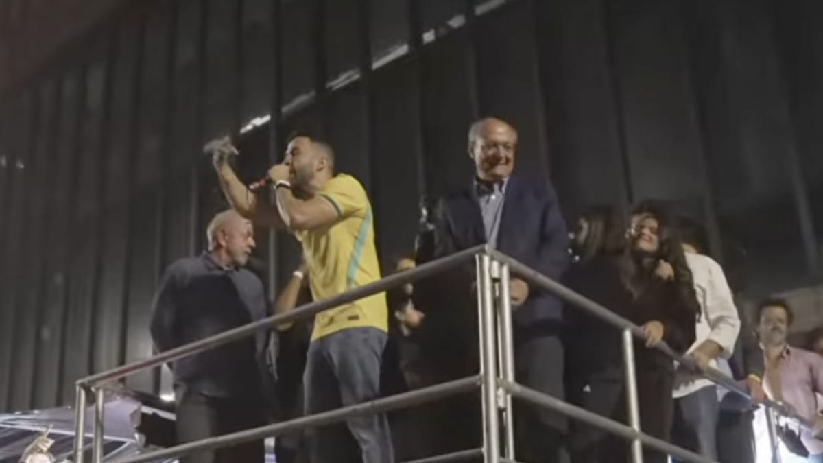 "Vou conversar com vocês pelo canal do Janones", diz Lula