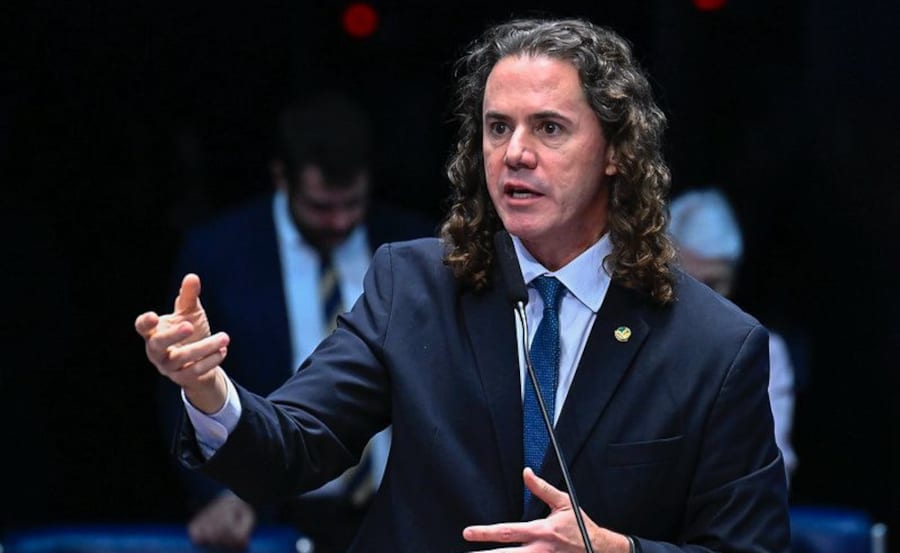 Reeleito, Veneziano fala de dificuldades e mudanças de apoio de prefeitos na reta final da campanha