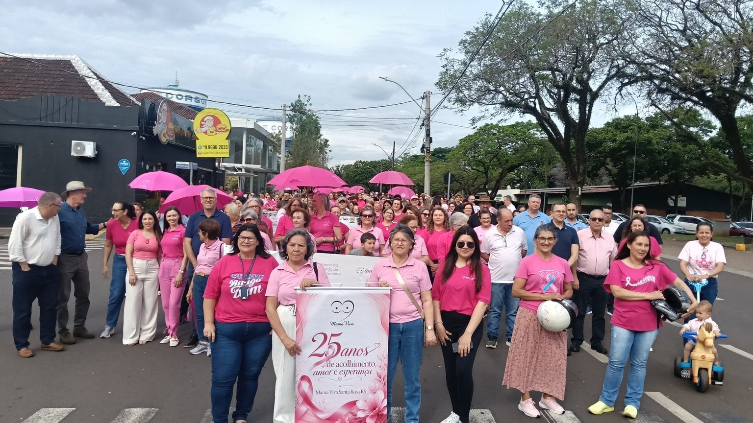 Caminhada do Outubro Rosa reúne mais de 600 pessoas em Santa Rosa