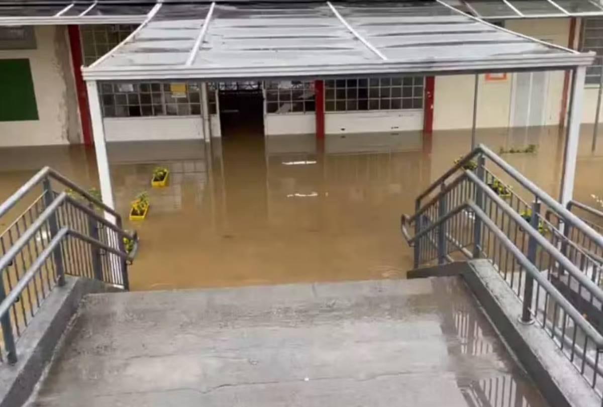 Chuva muda locais de votação no Paraná neste domingo (25)