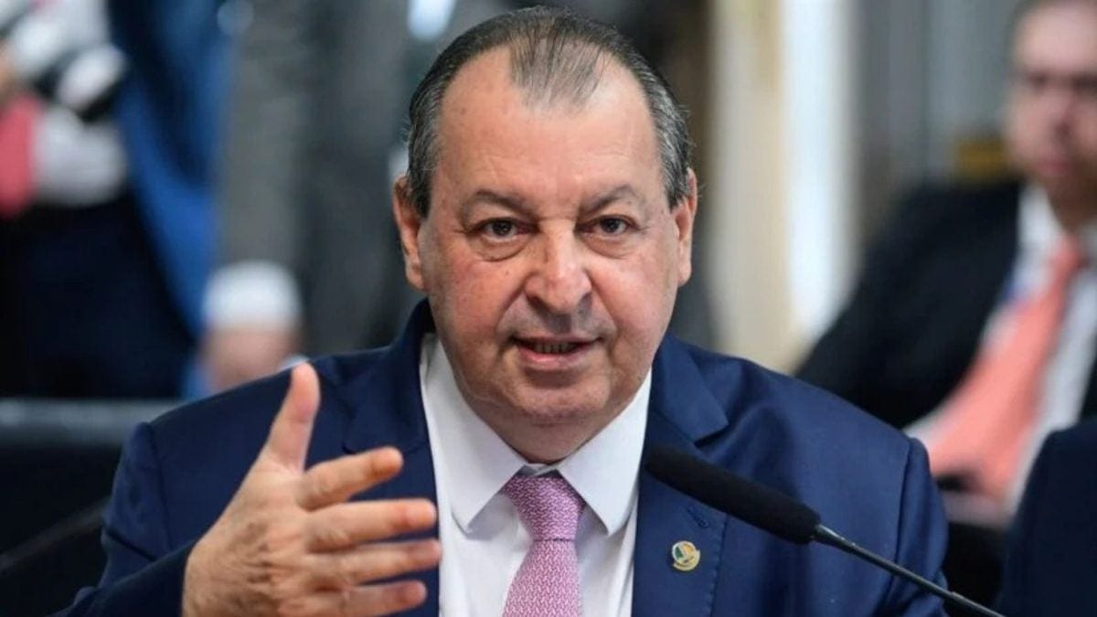 Omar Aziz mantém texto que acaba com a escala 6×1 e rejeita 12 emendas
