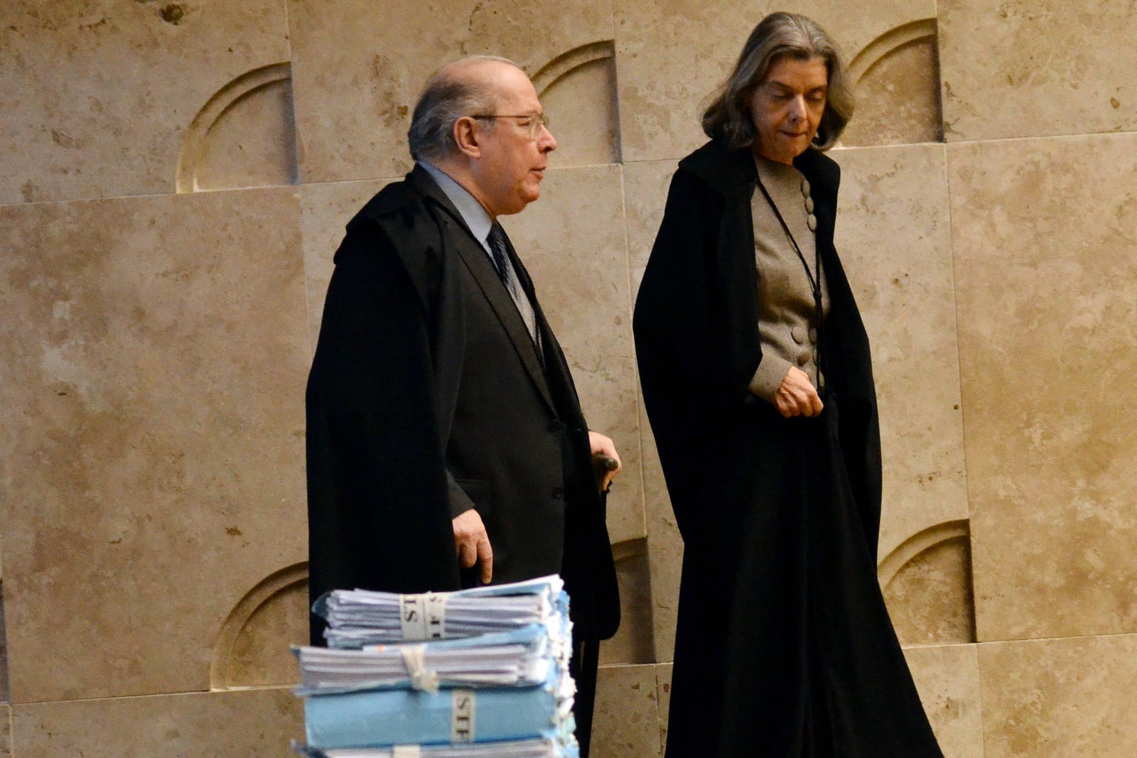 Celso de Mello: Supremo é maior que seus ministros