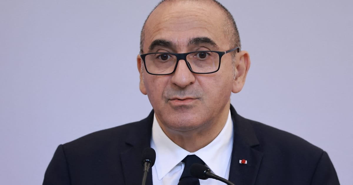 Ministro do Interior da França deve mobilizar 70 mil policiais para protestos no Halloween