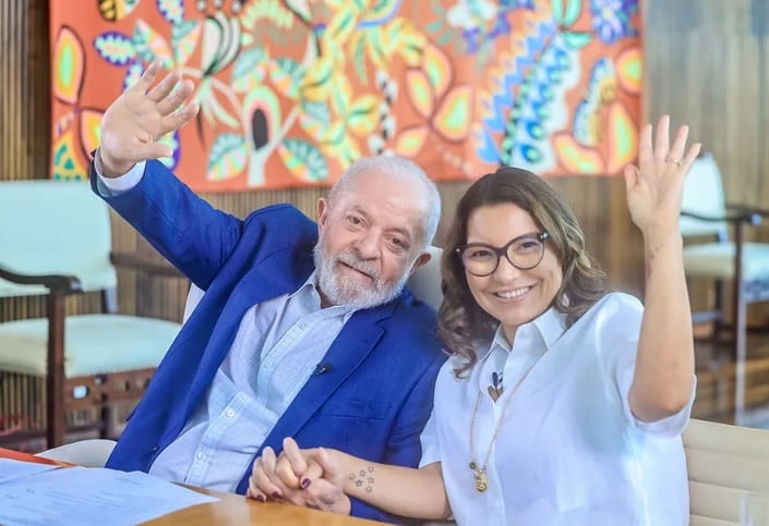 Após críticas, gabinete de Janja diz que a primeira-dama seguirá na campanha de Lula