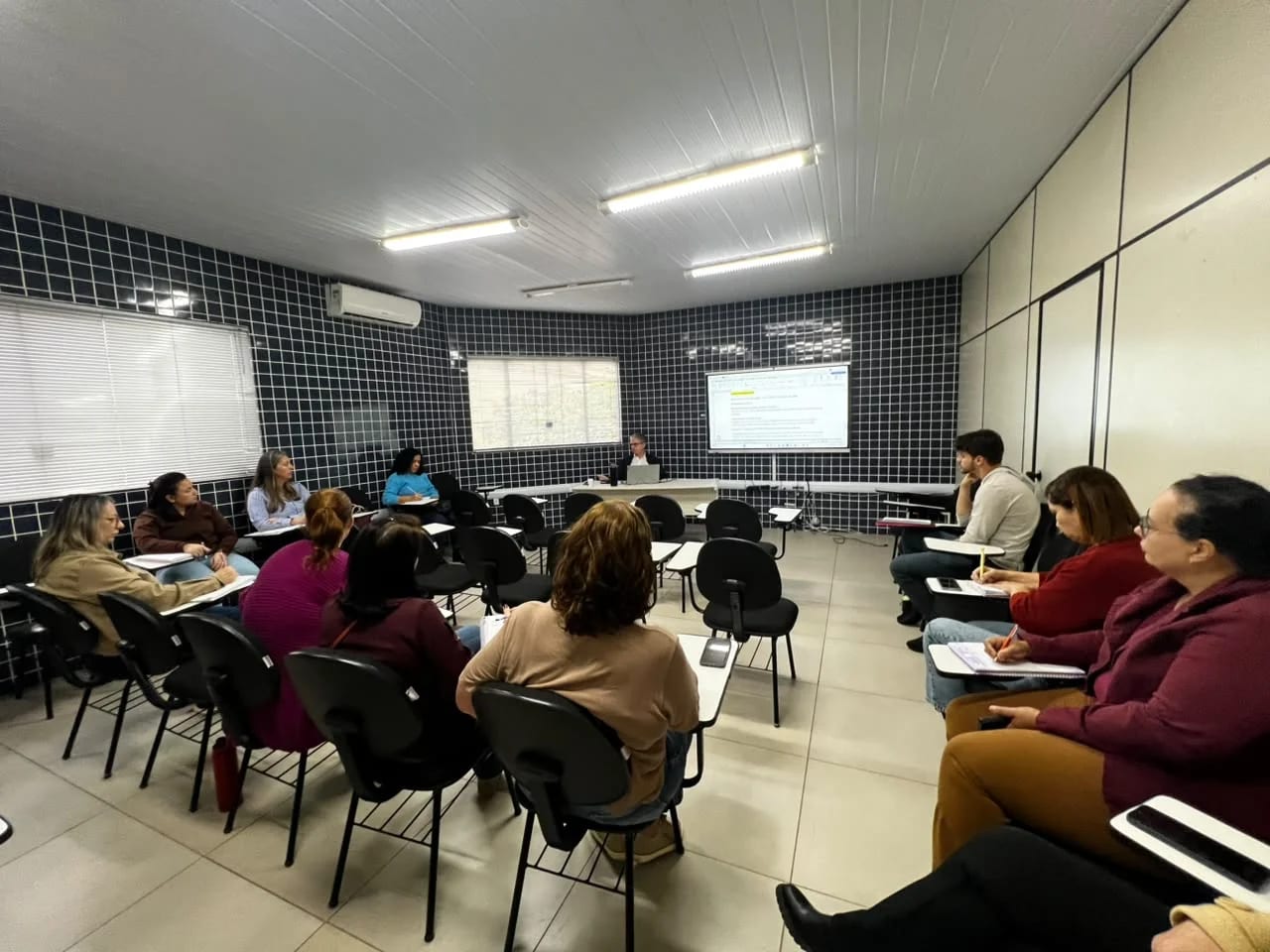 Secretaria de Educação de Santo Antônio de Posse faz reunião sobre Primeira Infância