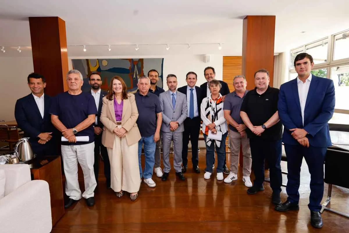 Parlamentares e vice do DF defendem Fundo Constitucional a Hugo Motta
