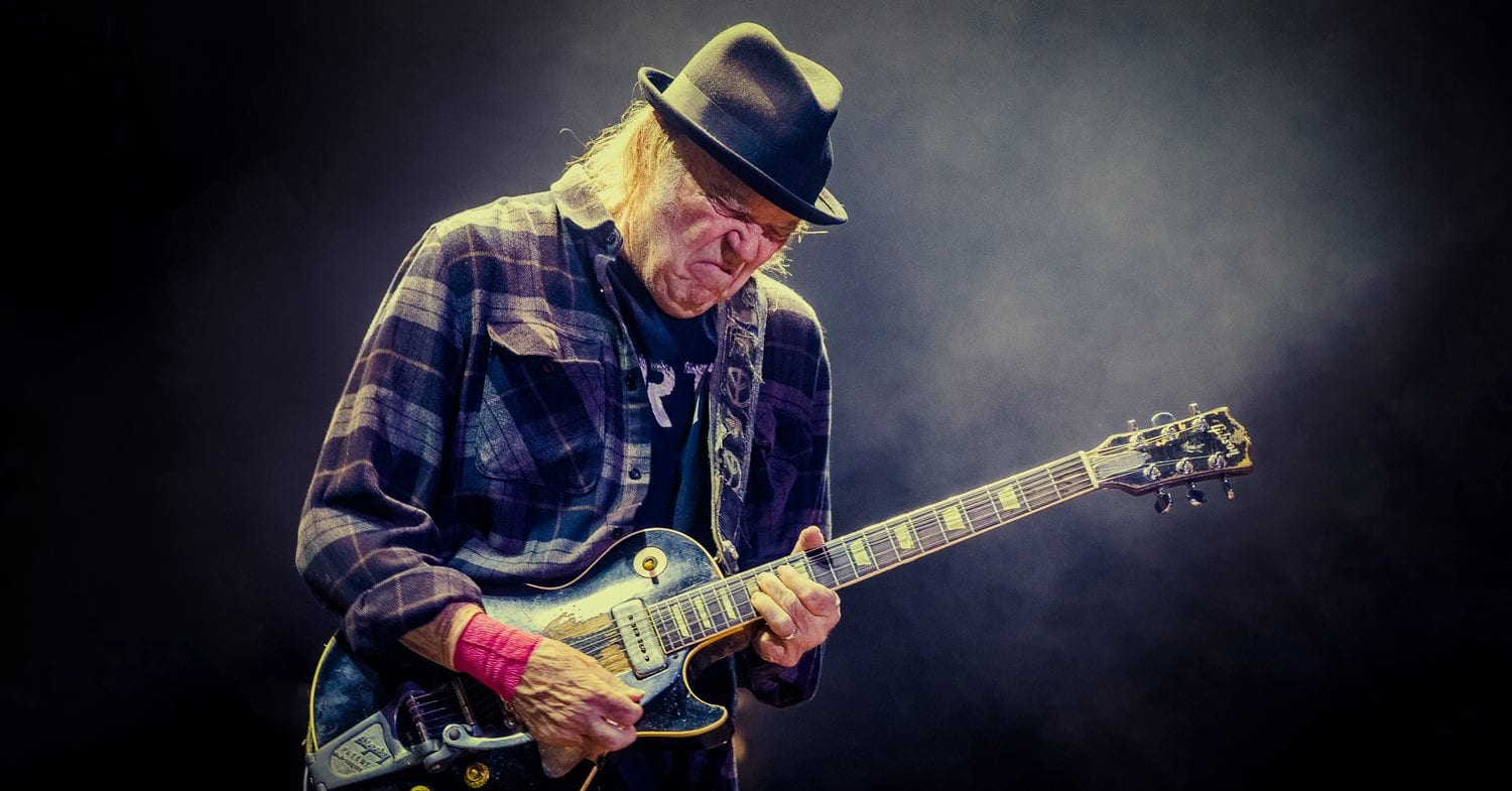 Neil Young processa Donald Trump em mais de R$ 50 milhões