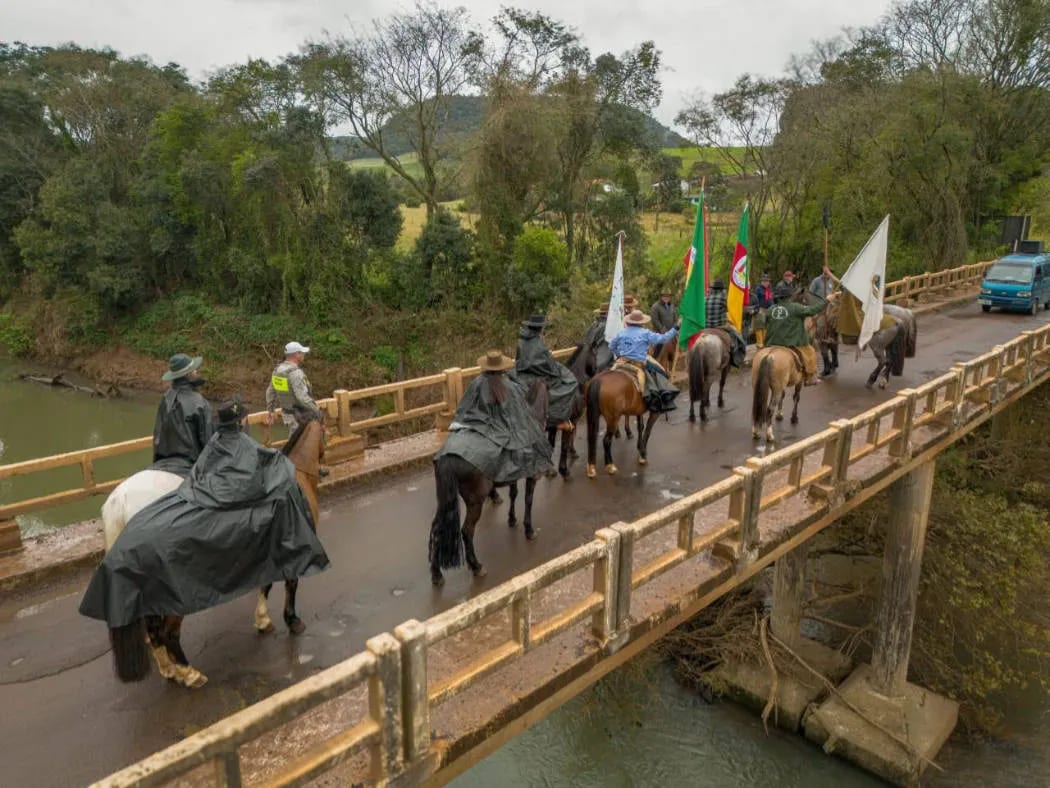Cavalgada 129 reúne cinco municípios pela duplicação da ponte da ERS-129