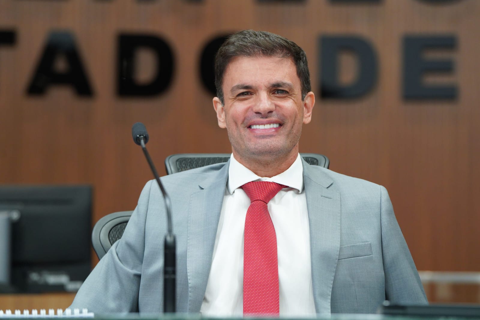 Issy Quinan busca apoio de deputados novatos na disputa pela presidência da Alego