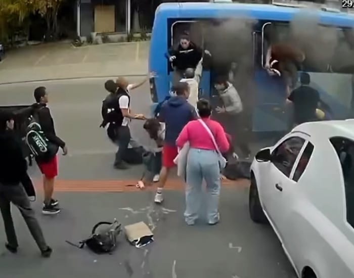 Incêndio em ônibus deixa passageiros feridos
