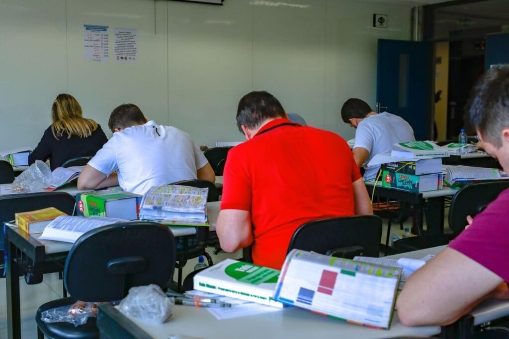 Ivoti abre concurso com 31 vagas e salários até R$ 10,448,34