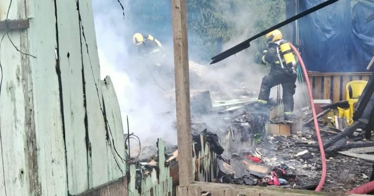 Carregador de celular pode ter causado incêndio no bairro Serraria, em São José